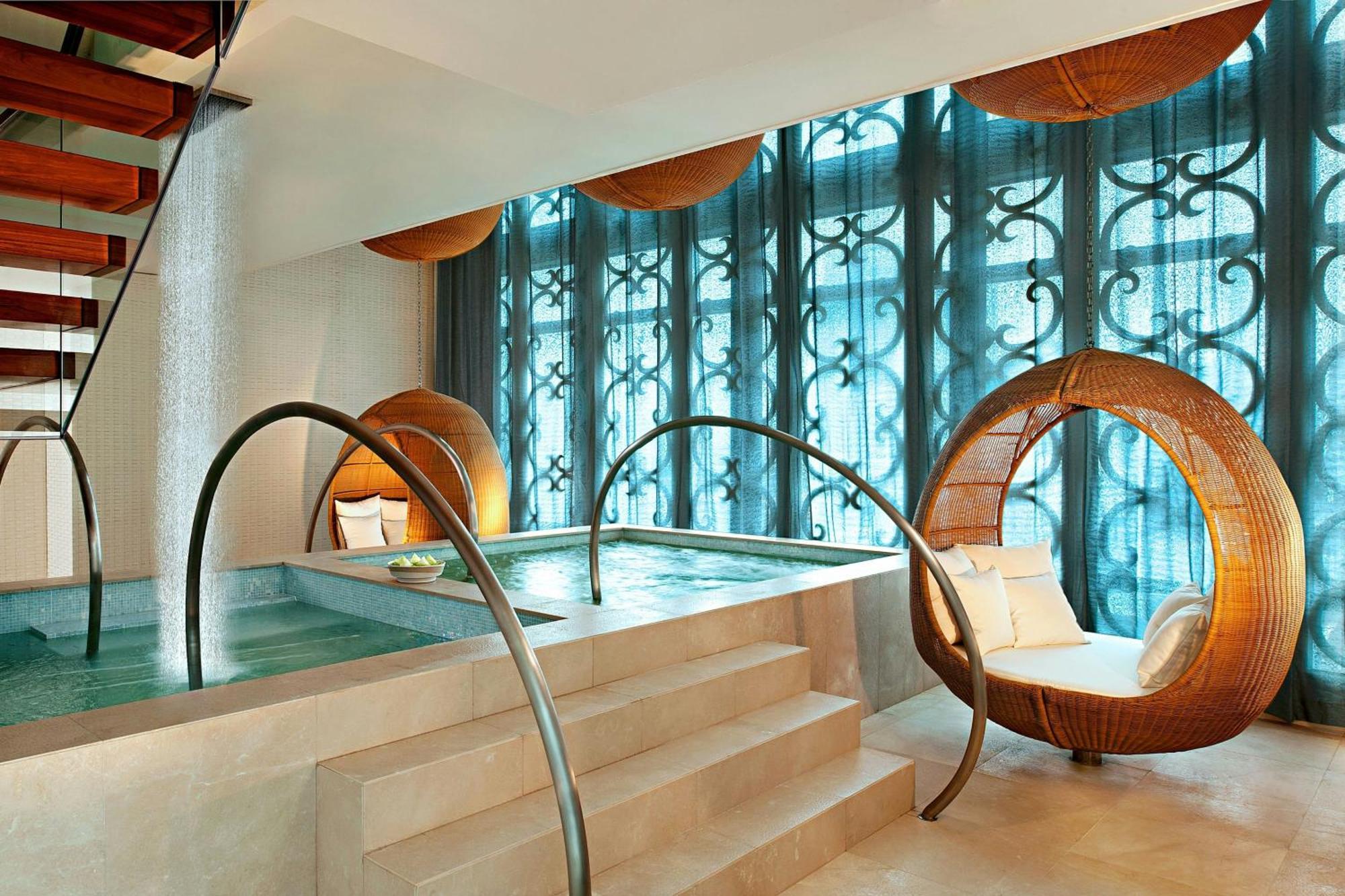 The St. Regis Bangkok Hotel Екстериор снимка